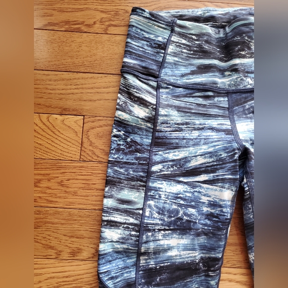 Lululemon fast and free blue crop size 4 - Picture 6 of 6